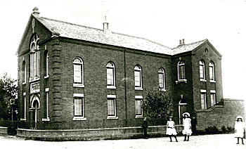 Thurleigh baptist church around 1900 [Z50/122/11]